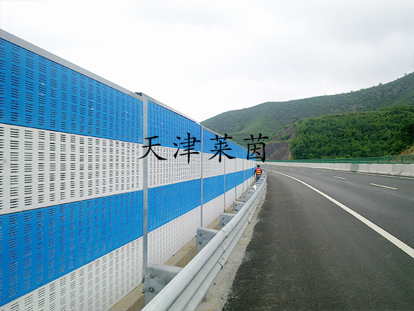 <a href=http://xundcs.com/news_article?news_id=114>高速聲屏障</a>