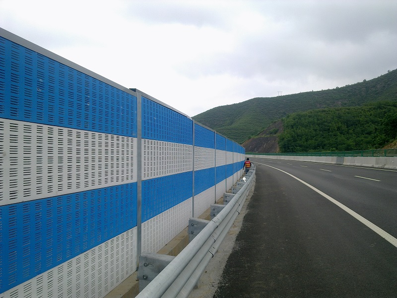 <a href=http://xundcs.com/news_article?news_id=127>聲屏障</a>