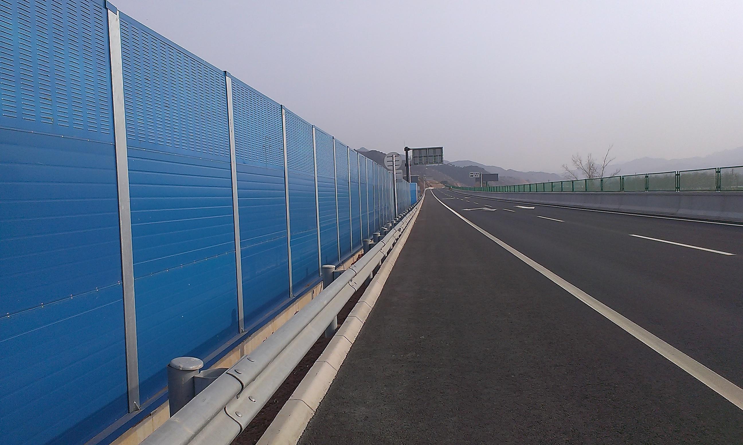 <a href=http://xundcs.com/news_article?news_id=136>公路聲屏障</a>