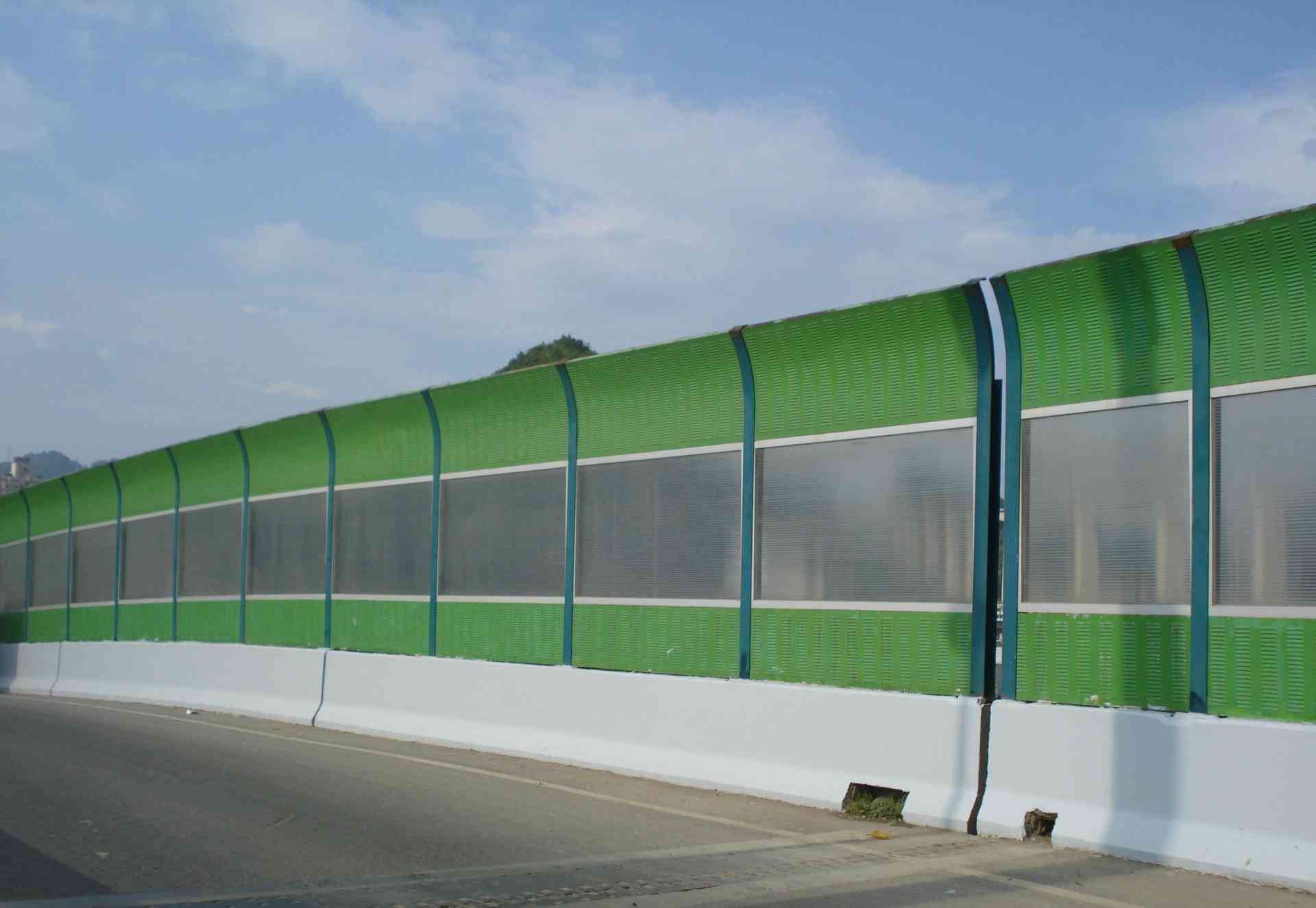 <a href=http://xundcs.com/news_article?news_id=139>公路聲屏障</a>