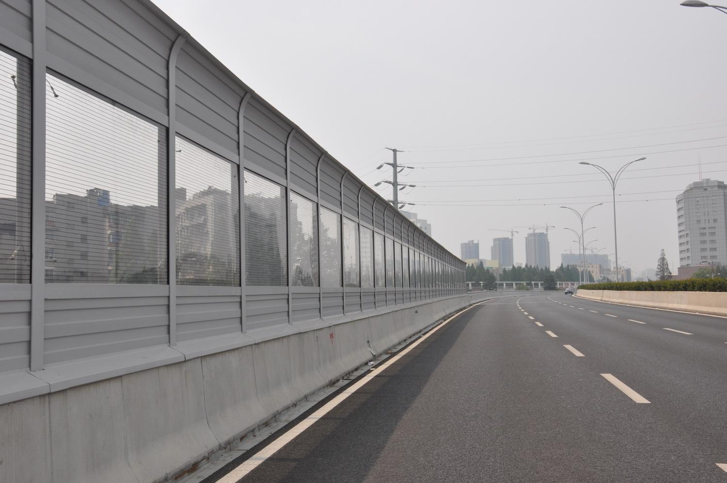 <a href=http://xundcs.com/news_article?news_id=142>公路聲屏障</a>