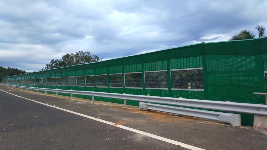 <a href=http://xundcs.com/news_article?news_id=144>天津道路聲屏障</a>